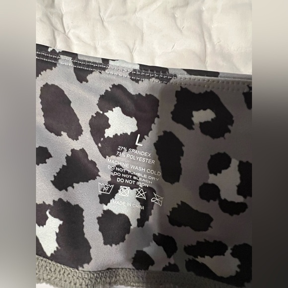 Cheetah print workout athletic pants - Picture 2 of 3